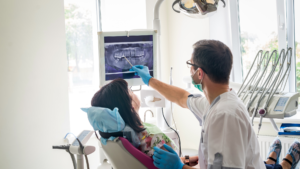 Tomografia zębów kiedy dentysta może poprosić o wykonanie badania